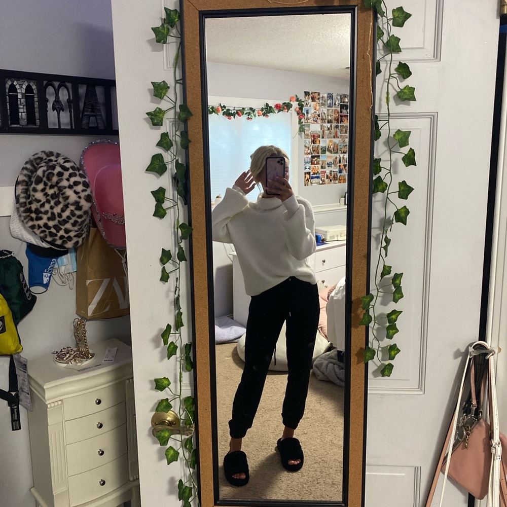 turtle neck sweater